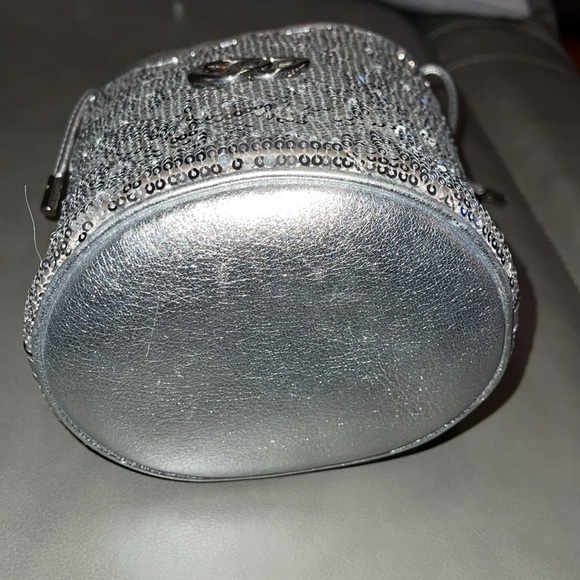 Preloved Gucci bucket bag mini with silver Sequence pristine condition dust bag. - Picture 4 of 9
